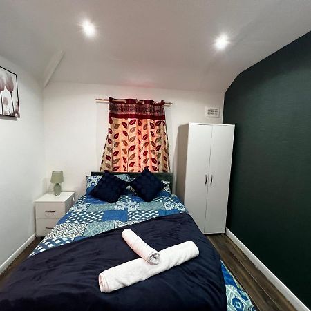 Good Priced Double Rooms In Sherperds Bush Лондон Экстерьер фото