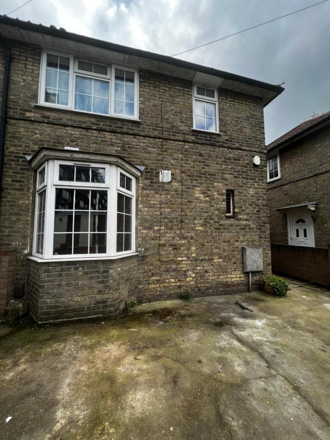 Good Priced Double Rooms In Sherperds Bush Лондон Экстерьер фото